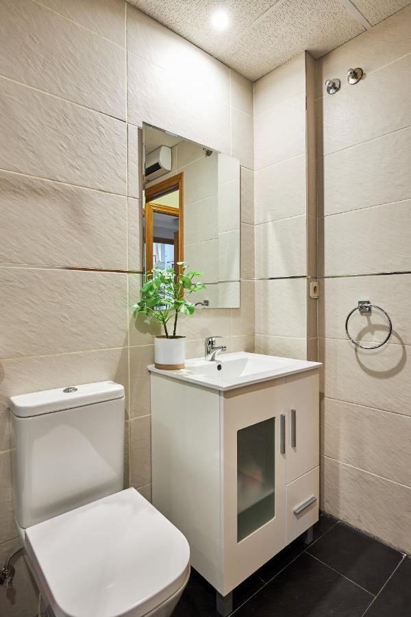 Conde Duque St Daire Madrid Dış mekan fotoğraf